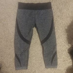 Women's Medium charcoal calf length workout pants